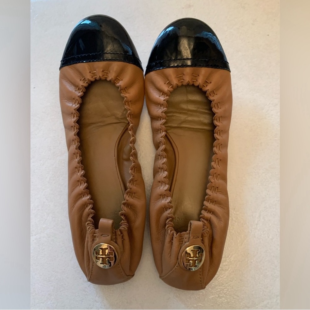 Black and khaki Tory Burch flats. Dust bag included.